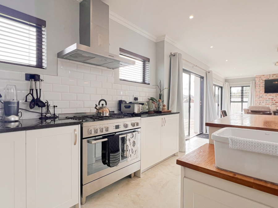5 Bedroom Property for Sale in Myburgh Park Western Cape